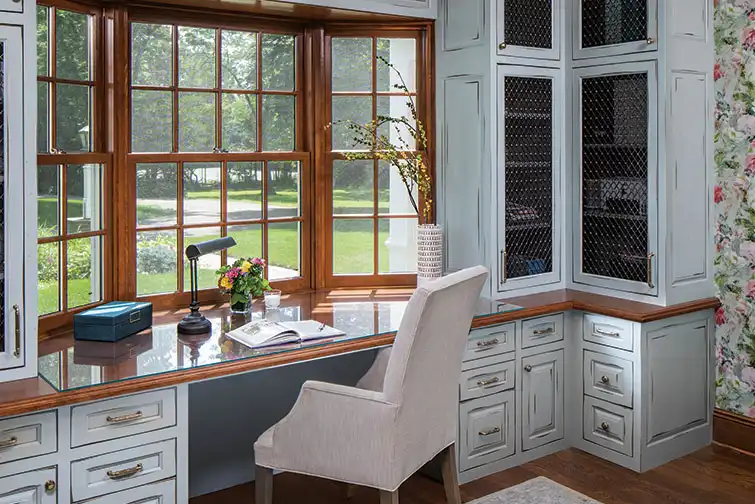 davis-trade-desk-windows